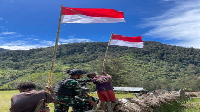 Satgas TNI Ditembaki KKB saat Pasang Bendera Merah Putih di Puncak Papua