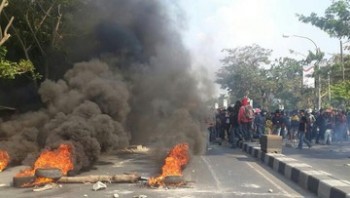 Tawuran Warga dan Suporter Bola di Pasar Rebo, 1 Orang Modar