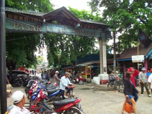 Pasar Ular, Surga Belanja di Tepi Ibukota!