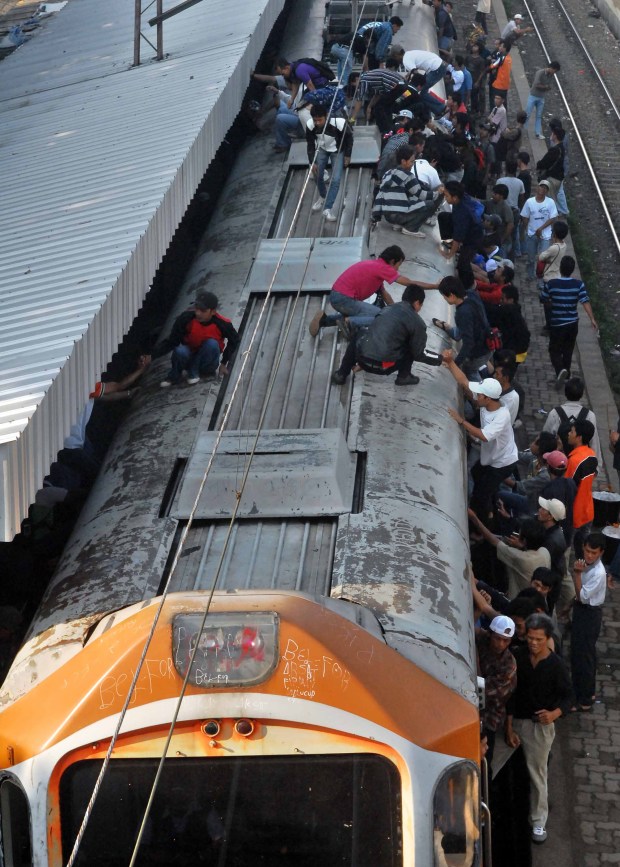 TIPS KETIKA LAPER DI ATAS KERETA DAN GAK ADA YANG JUALAN MAKANAN