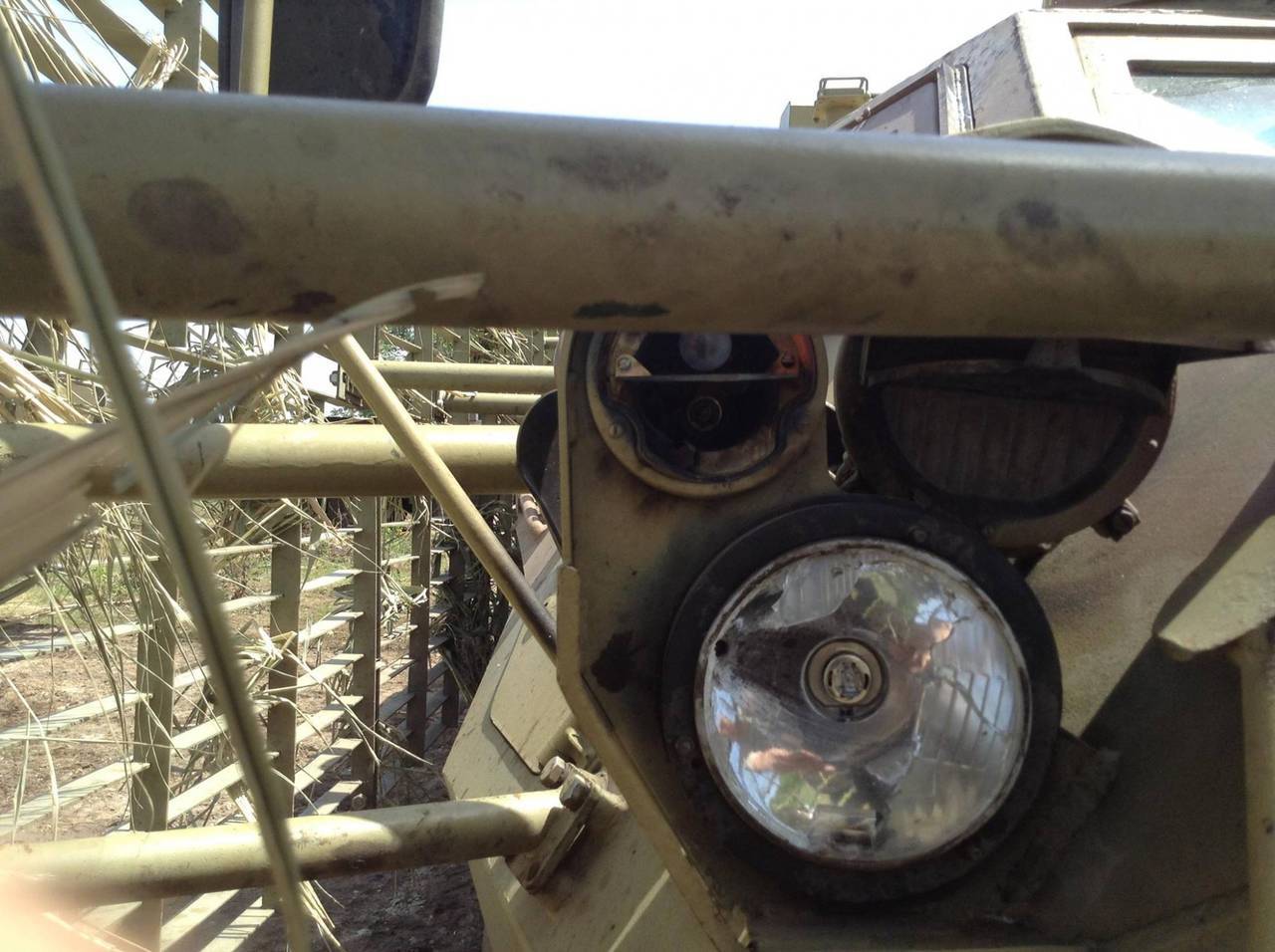 Damages Ukrainian armored vehicles