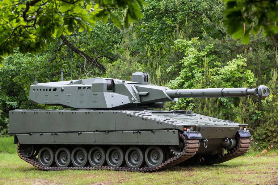 CMI Defence & BAE Hagglunds introduced a new medium tank.