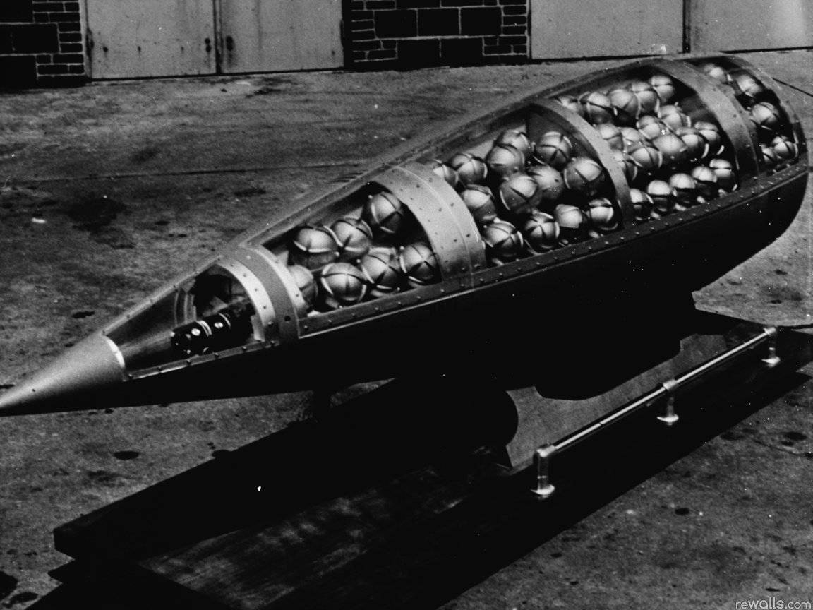 Weapons banned. Part 1 - 3 : Napalm, Cluster Bomb & Land Mine.