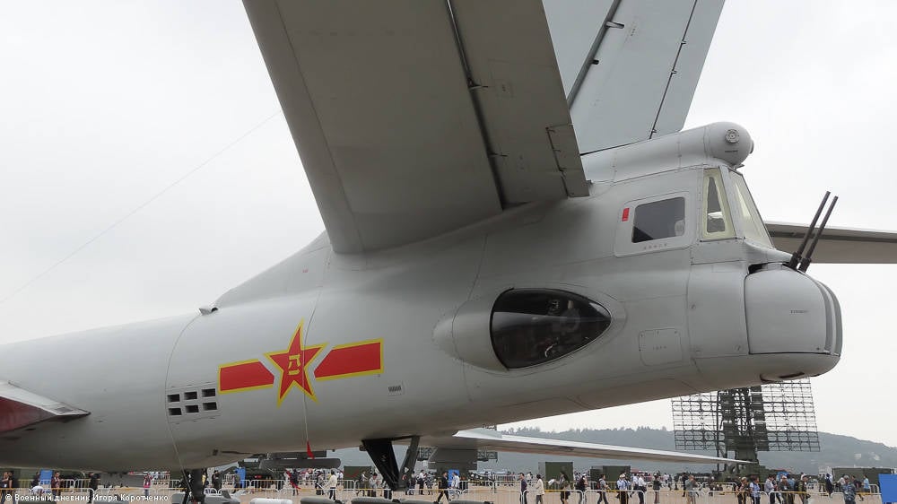 Bomber Xian H-6 (China)