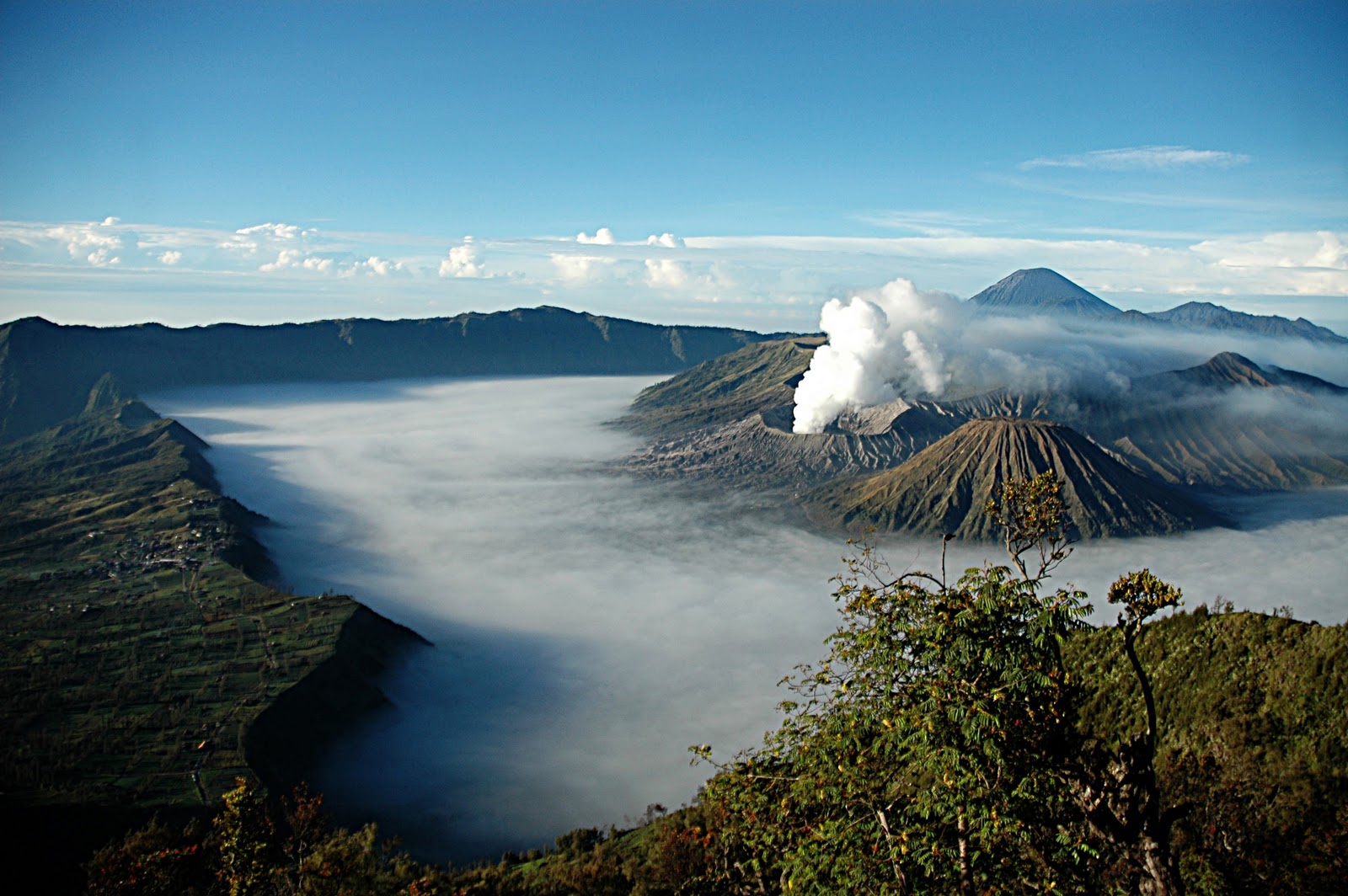 MEMAKNAI SEBUAH BENCANA ALAM