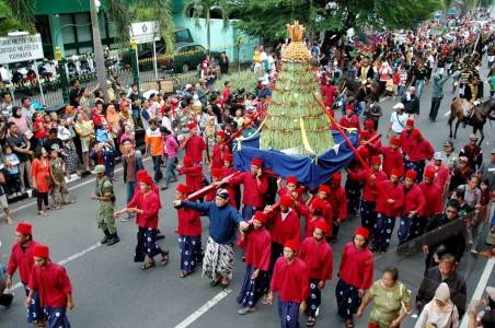 upacara-upacara-adat-tradisi-unik-di-indonesia