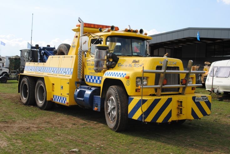 Ini Mobil - mobil dengan Modifikasi Ekstrem di film Mad Max: Fury Road