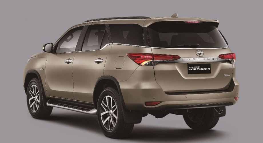 Hobi Jalan-Jalan Pakai Mobil ? Ini Dua Mobil Cocok Untuk Touring