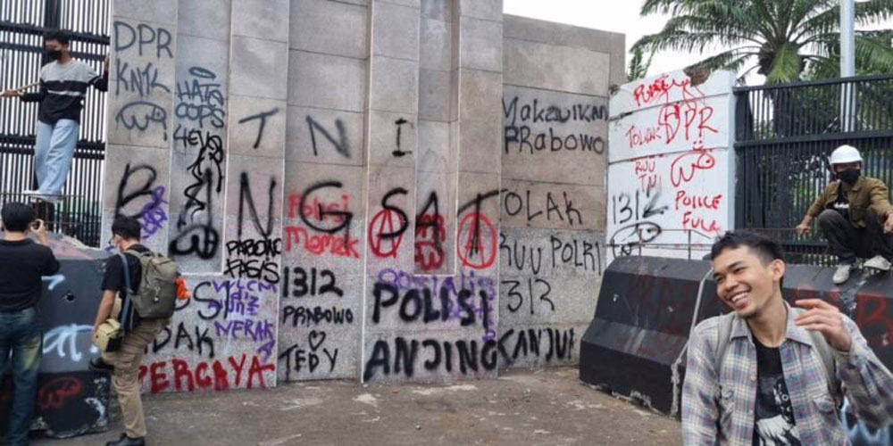 Demonstran Tolak UU TNI Dibubarkan, Demonstran; Ancam Kebebasan, Kita Bisa Diculik…