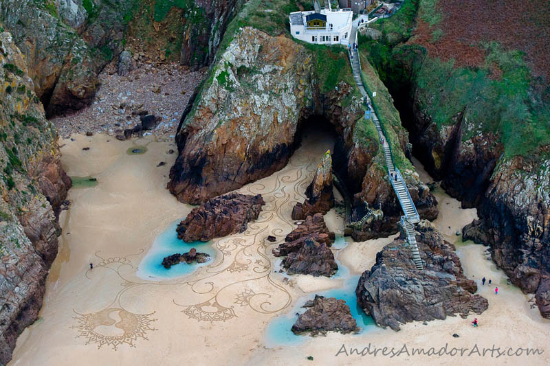 Karya Seni Luar Biasa pada Pasir Pantai by Andres Amardo