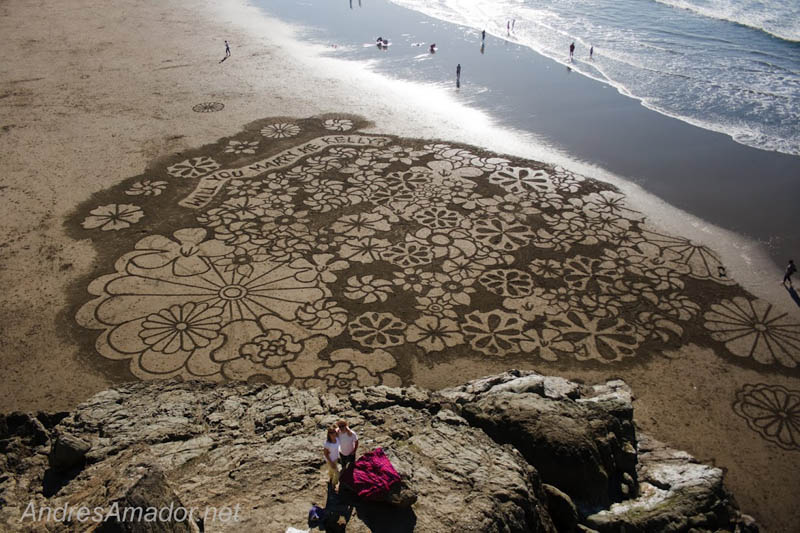 Karya Seni Luar Biasa pada Pasir Pantai by Andres Amardo