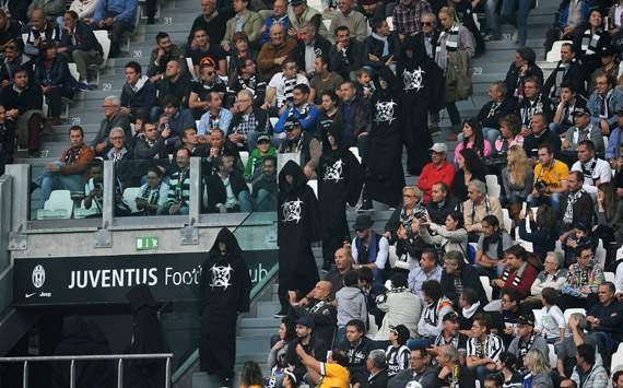 Perisitwa aneh penampakan 11 orang misterius kini menghampiri Stadion Juventus di Tur