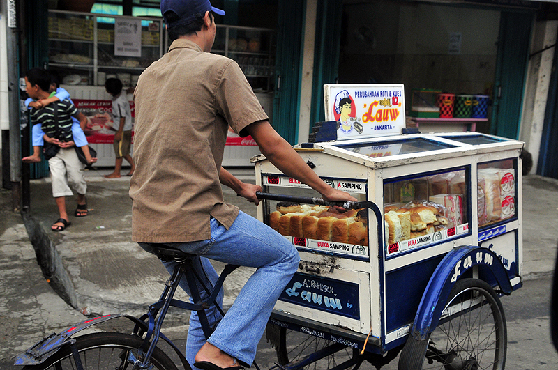 aneka makanan dan minuman yang sering lewat dijalan..