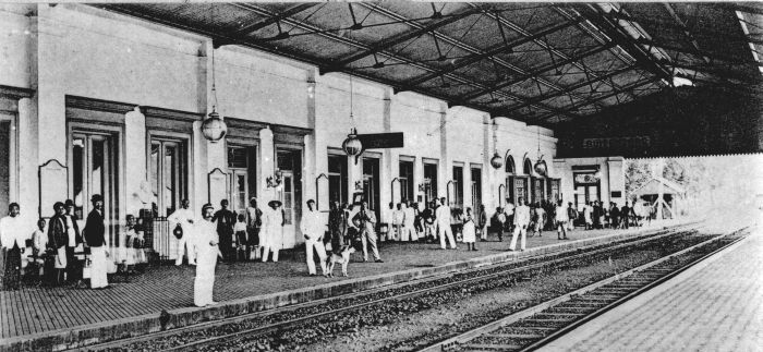 Foto-Foto Jadul Stasiun di Indonesia 