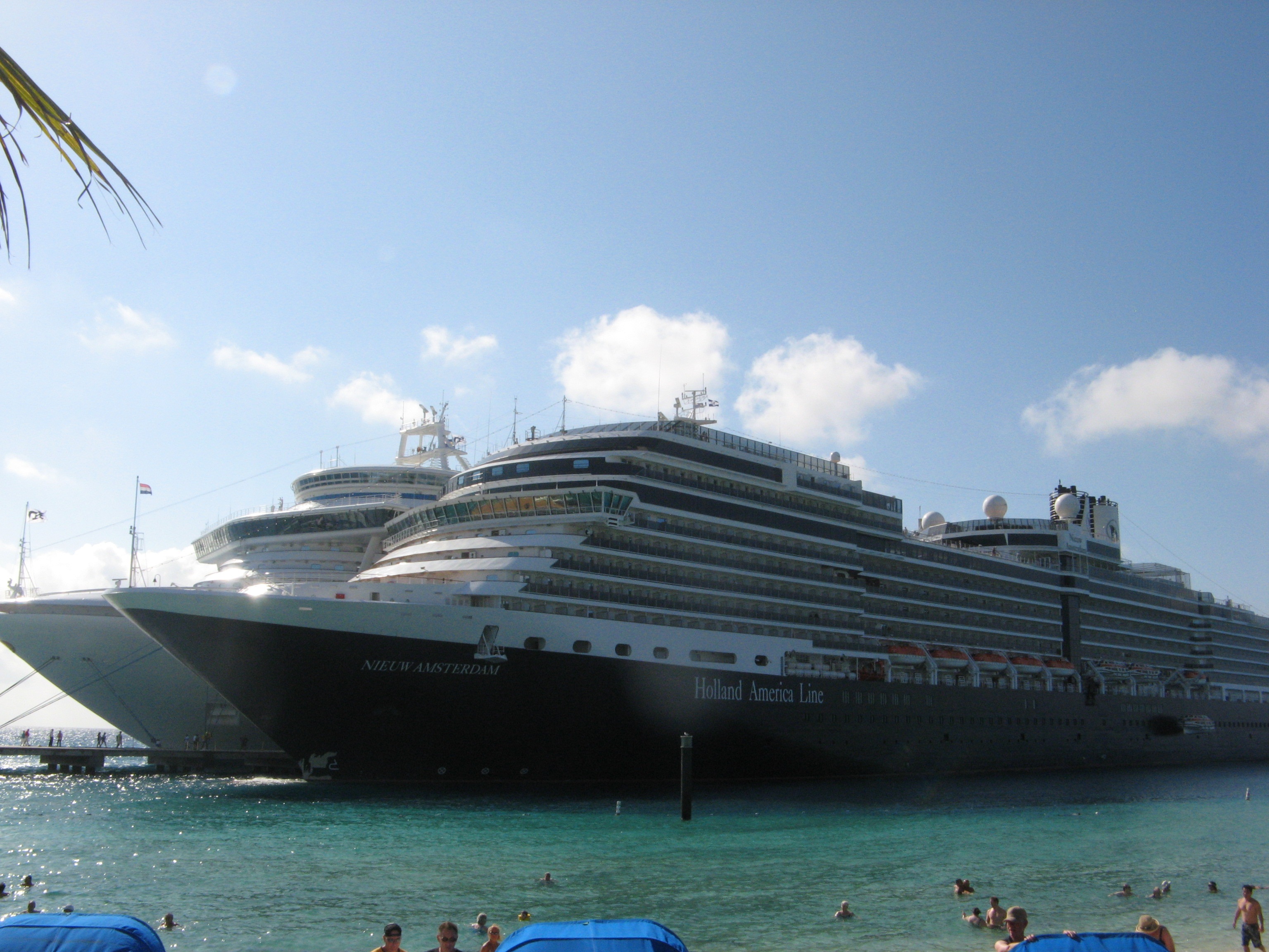 Yuk Jalan-jalan Melihat Kapal Pesiar Holland America Line
