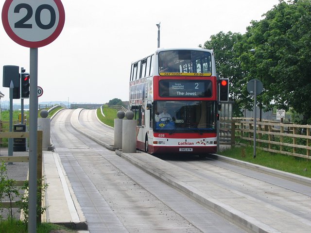 Siapa yang pertama mencetuskan Angkot = Transportasi Massal ??