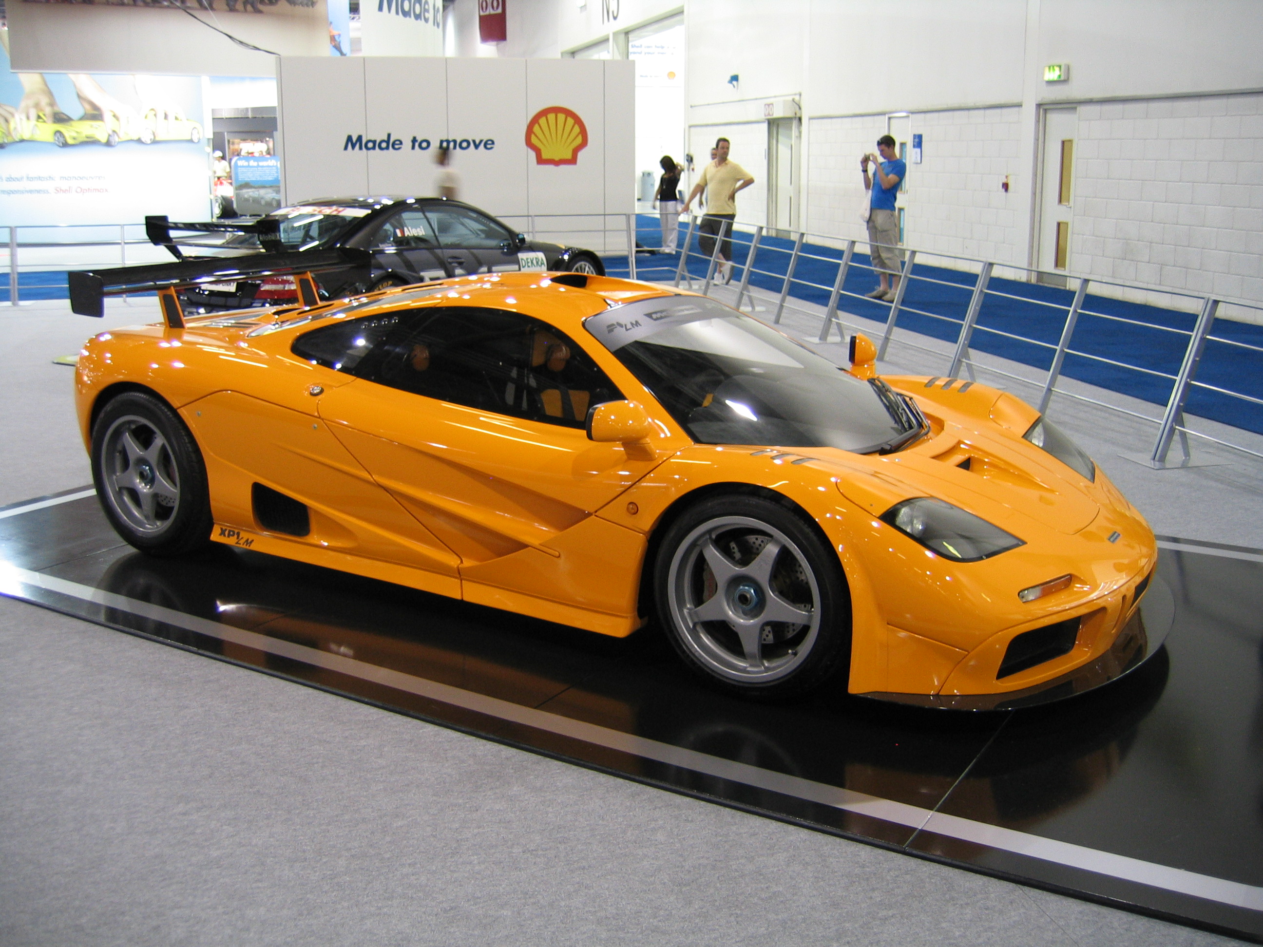 Wow! Pria Ini Menyulap Rongsokan Jadi McLaren F1