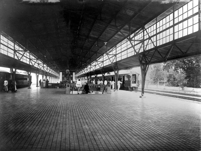Foto-Foto Jadul Stasiun di Indonesia 