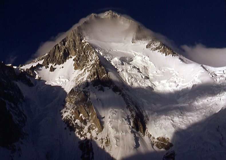 Sang Penakluk "Eight-Thousanders" Pertama Dari Italia