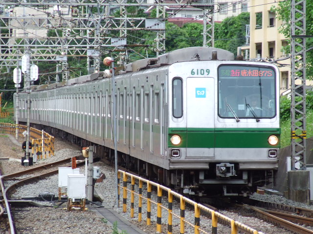 Berbagai Bentuk Kereta Yang Unik di Jepang