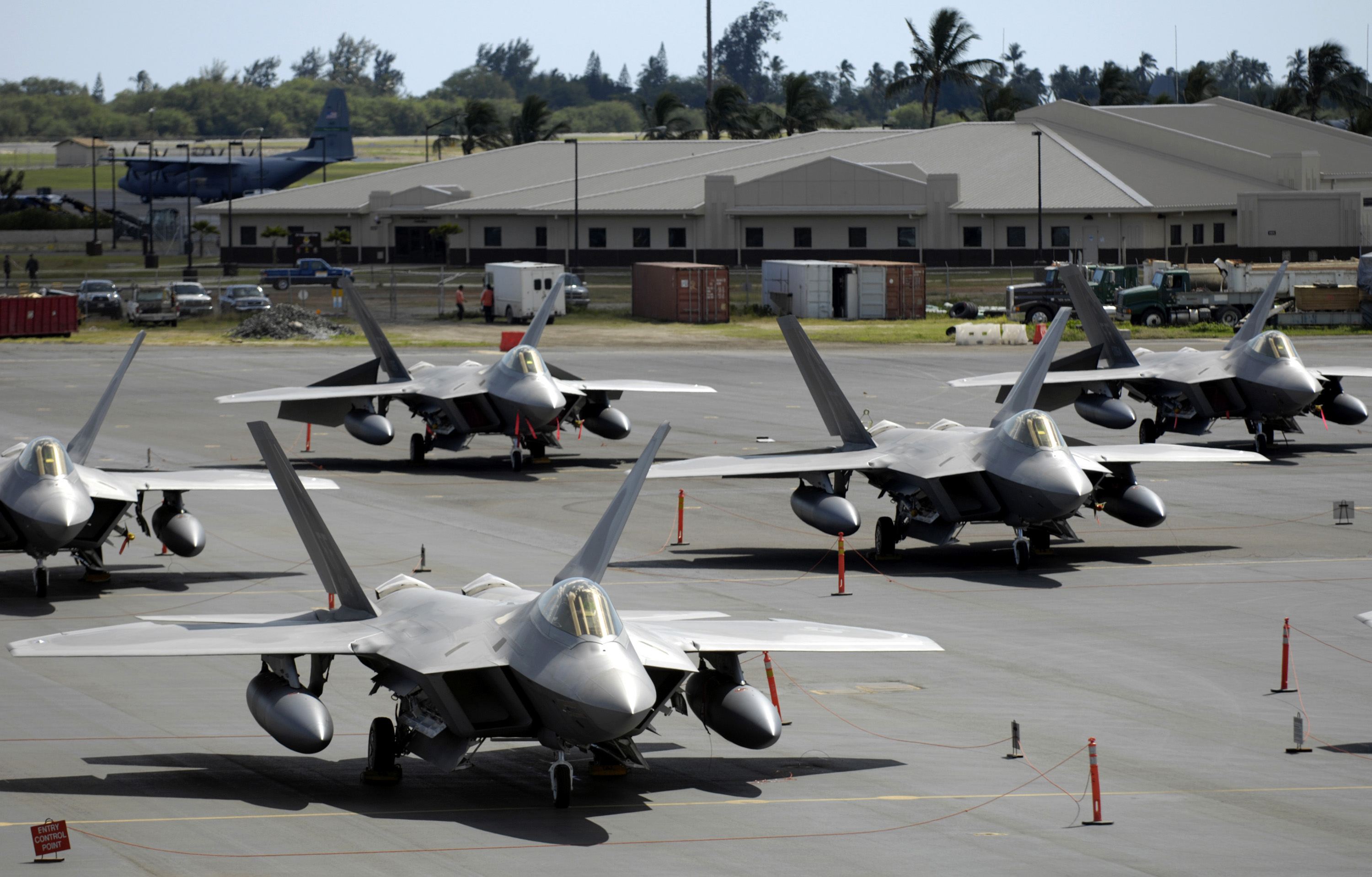 US AirForce Mengerahkan F-22 Raptor Stealth Jet Fighter Menuju Suriah & Irak Utara
