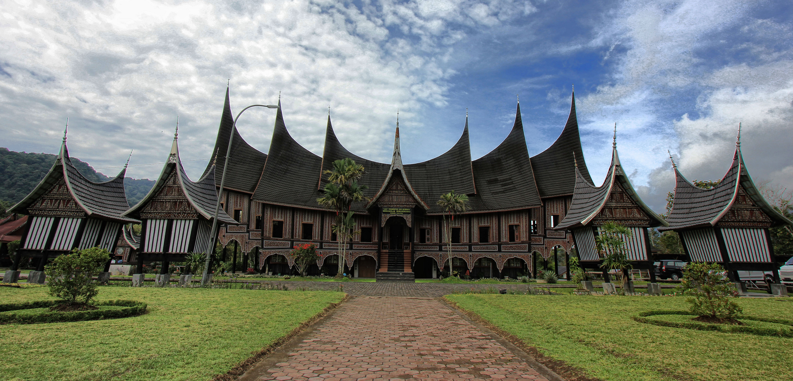 10 Kota di Indonesia yang Banyak Dilirik Turis Asing