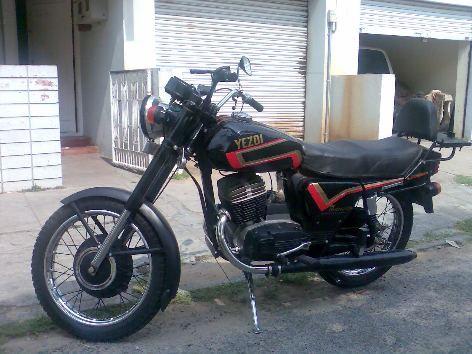 Oh ternyata produsen sepeda motor di India itu bernama &quot;Ideal Jawa&quot;! Ngakak...