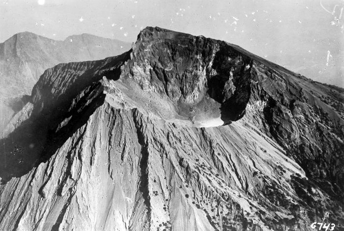 FOTO GUNUNG DI INDONESIA JAMAN BELANDA