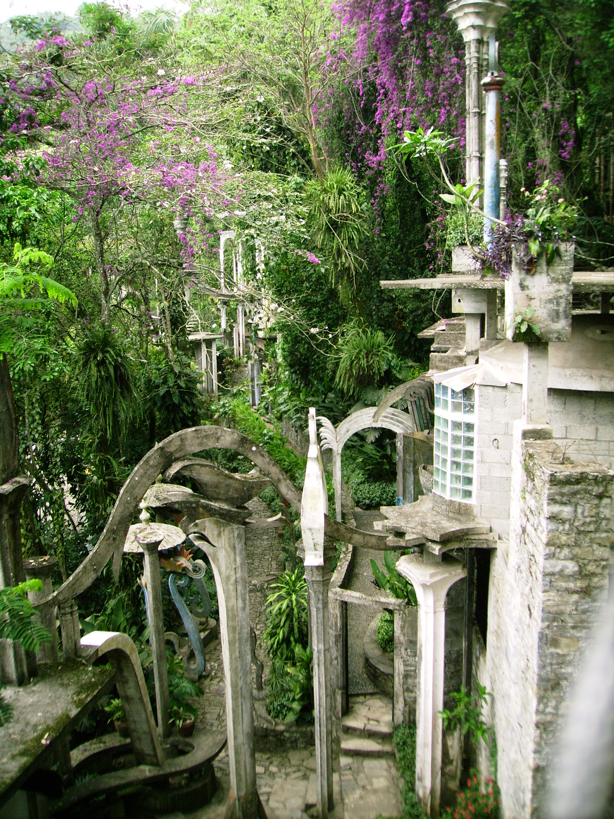 Las Pozas : Taman Didalam Hutan Dengan Kolam Alami