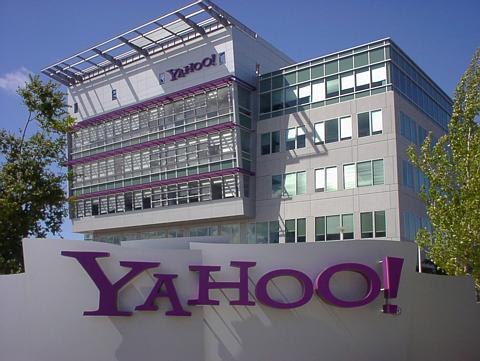 Wall Street Ditutup Melemah Tipis, Yahoo Anjlok 7,6 Persen