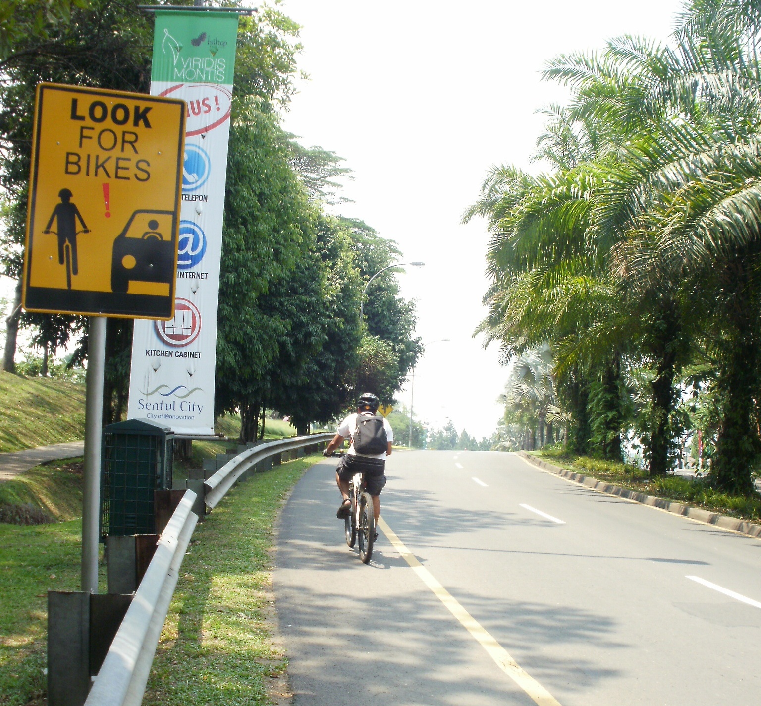 Suasana luar negeri, tapi masih deket Jakarta, gan!