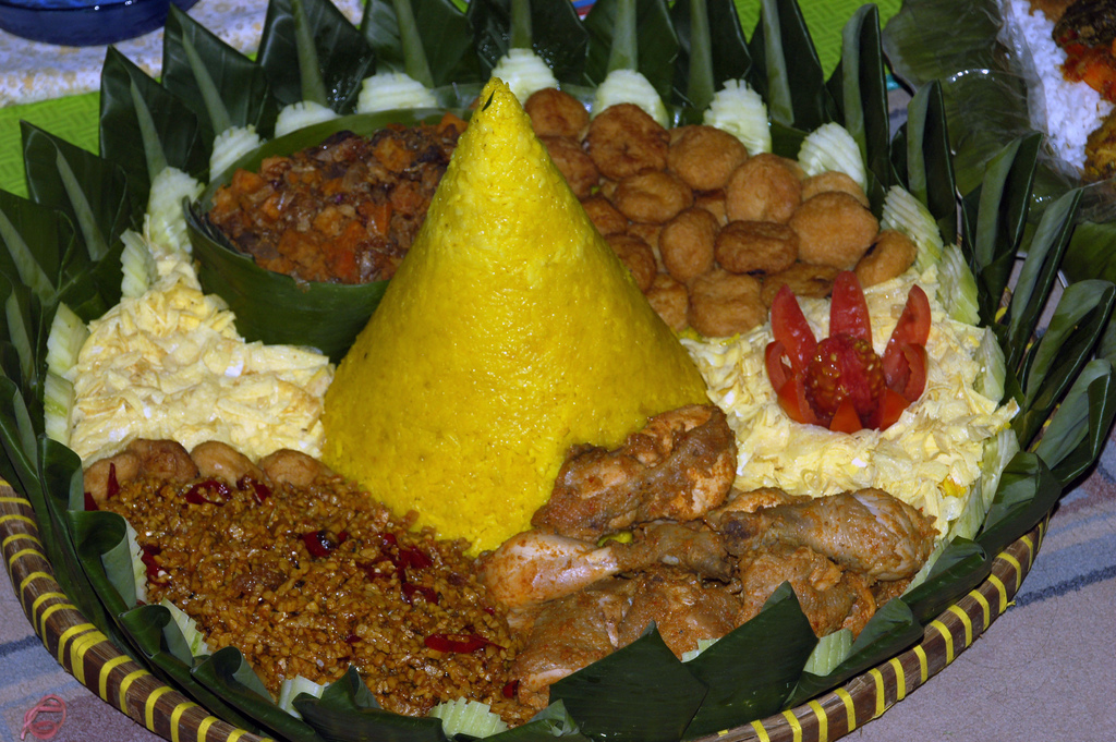 Tumpeng Jadi Ikon Kuliner Indonesia Gan... :)