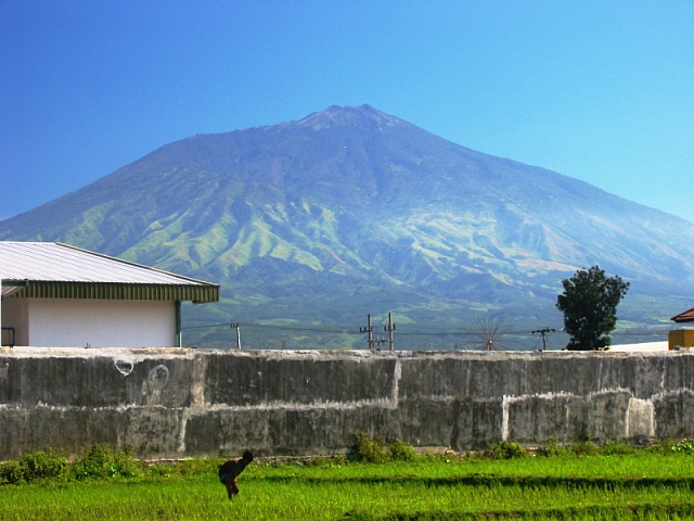 5-gunung-misteri-di-indonesia-jangan-macem2-disini-gan-serius
