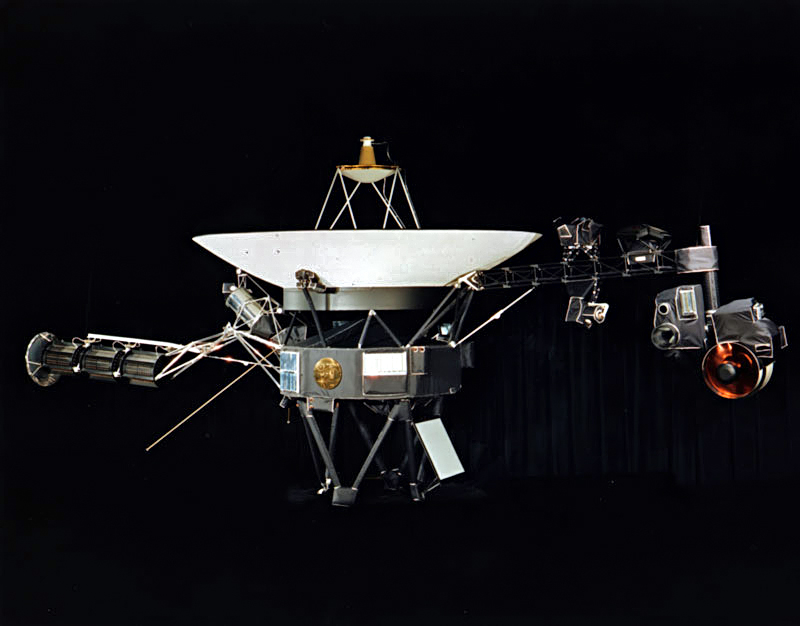 Satelit yang berada jauh dari bumi