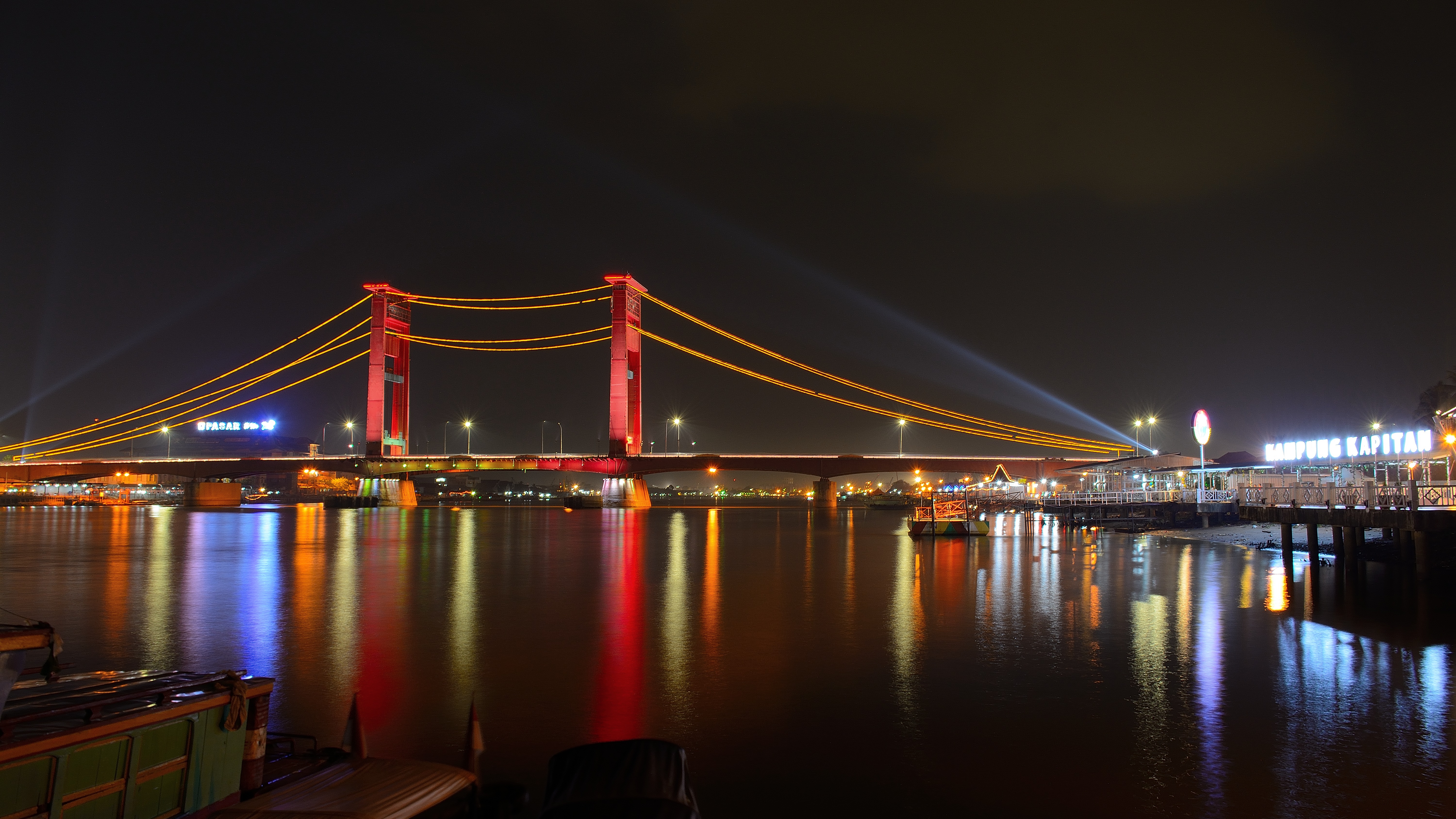 Indahnya Pemandangan Malam Hari Di Kota Indonesia