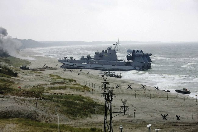 (Jendela rumah kita) Landing Craft, Air Cushion /LCAC, Zubr for TNI-AL