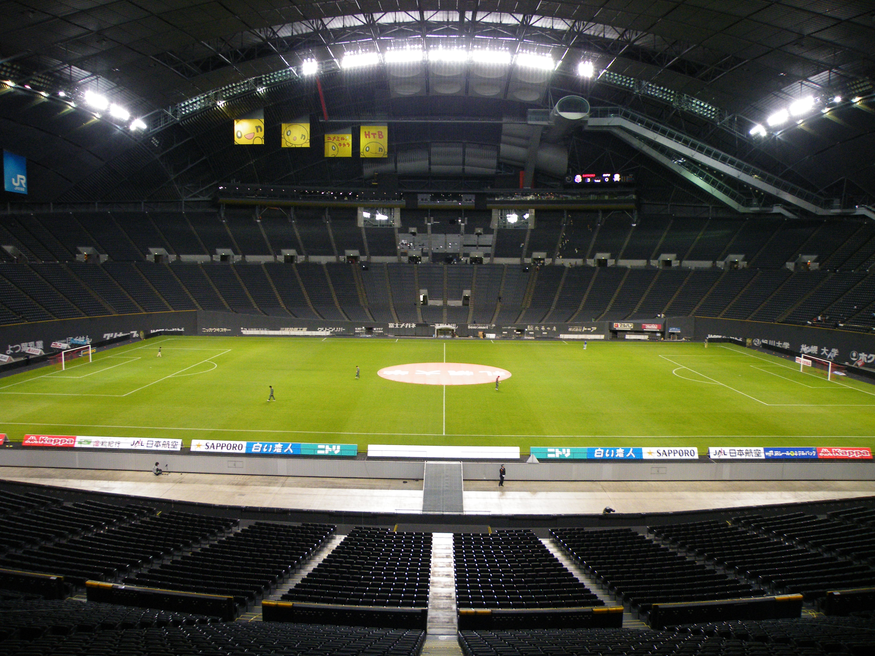 10 Lapangan Sepakbola Paling Menakjubkan di Dunia