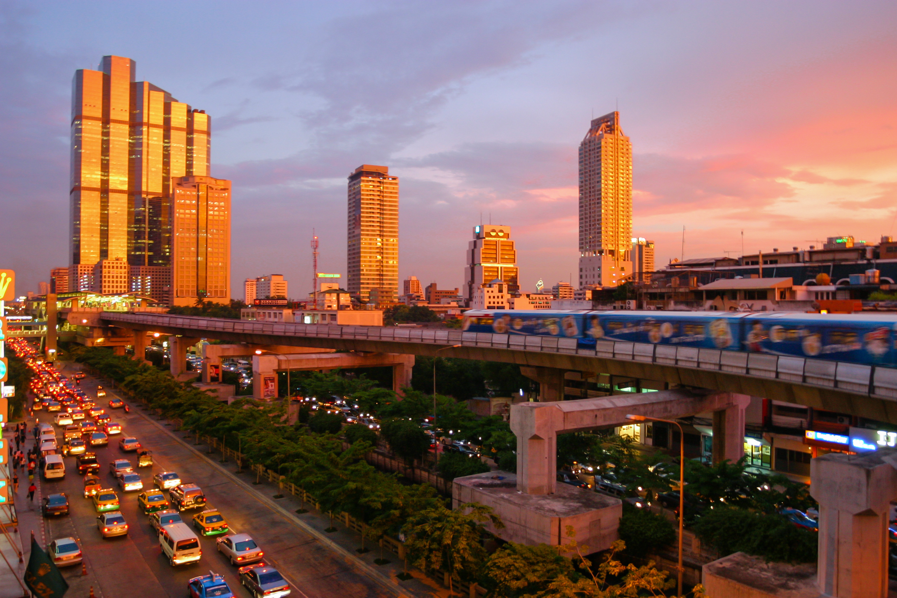 NEGARA-NEGARA DENGAN STREETFOOD TERENAK! BERMINAT DATANG?