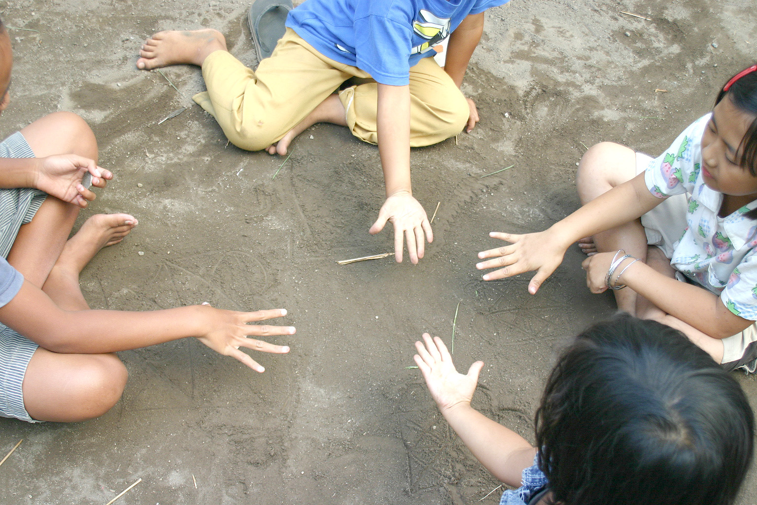 &#91;Nostalgia&#93; Permainan Masa Kecil Kalian, Masih Ingatkah ?