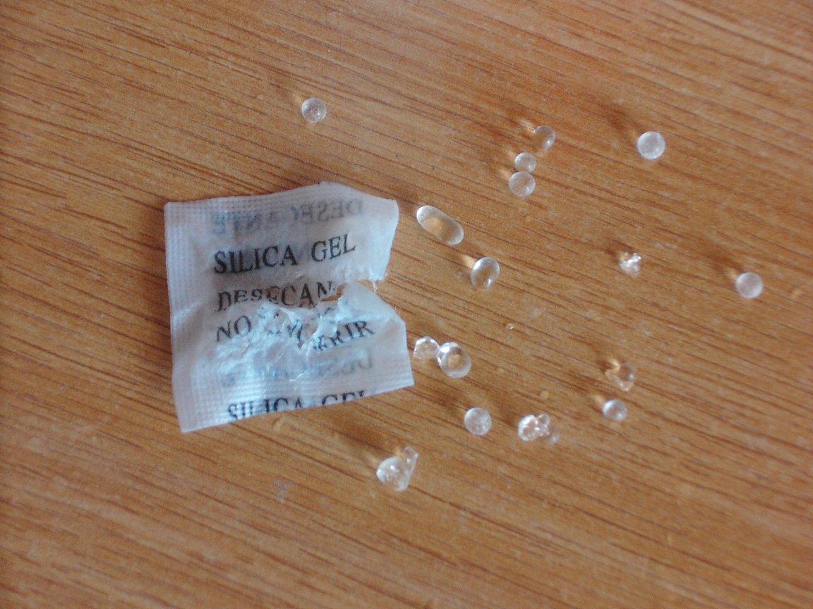 Silica Gel, Si Mungil yang Terbuang