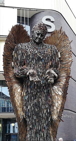 Patung Malaikat Ini Terbuat Dari 100 Ribu Pisau Bekas Pakai Tindakan Kriminal