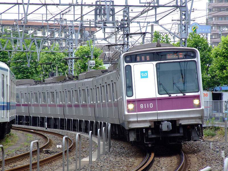 Berbagai Bentuk Kereta Yang Unik di Jepang