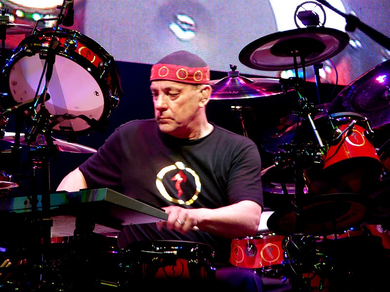 Drummer Rock Dunia Pake Peci a.k.a Kopeah