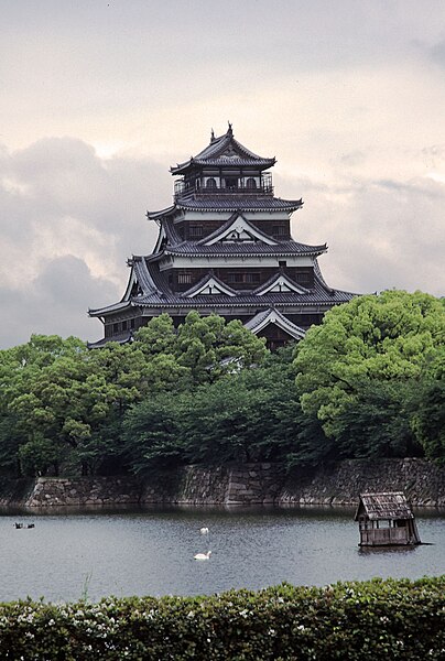 Mengenang dan Mengetahui Sejarah Istana Hiroshima di Jepang