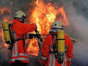 FIRE FIGHTERS: Pemadam kebakaran, pantang PULANG sebelum PADAM. #greget banget