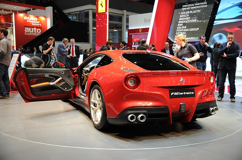 Ferrari FF 2012, 2 Pintu 4 Kursi Family Supercar!
