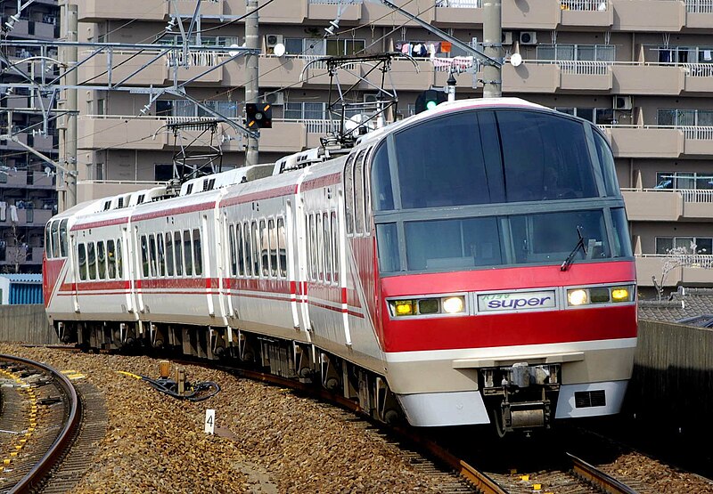 Berbagai Bentuk Kereta Yang Unik di Jepang