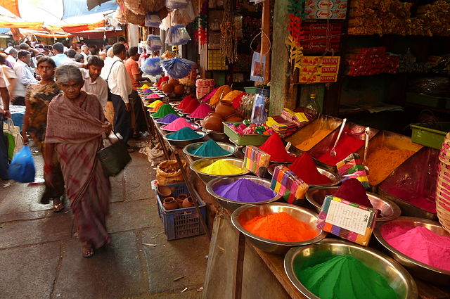 Serunya Festival Lempar Bubuk Warna di India