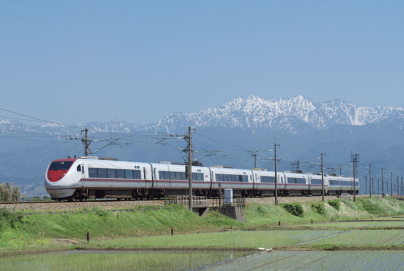 Berbagai Bentuk Kereta Yang Unik di Jepang