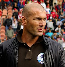 10 Pemain Hebat Sepakbola yang Beragama Islam